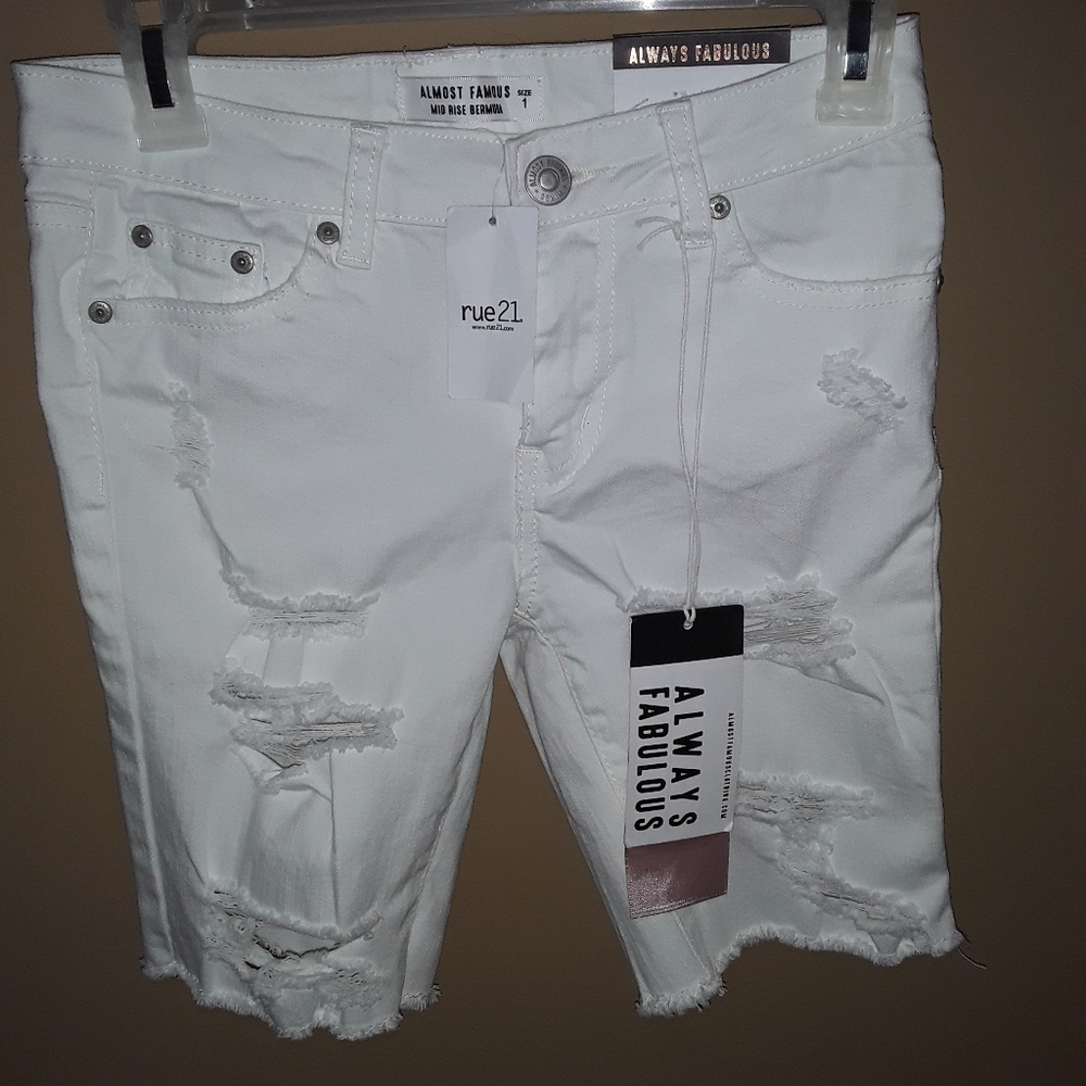 🩳⭐BRAND NEW⭐ 🩳Size 1 white Bermuda shorts